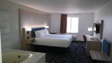 Junior Studio Suite | Desk, blackout drapes, iron/ironing board, free WiFi