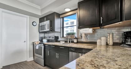 WOW, Waterfront 1. Stock Wohnung & Bootsanlegestelle @ Heart of Palm Beach