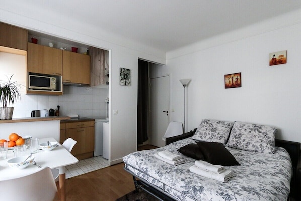 1 bedroom, soundproofing, iron/ironing board, free WiFi