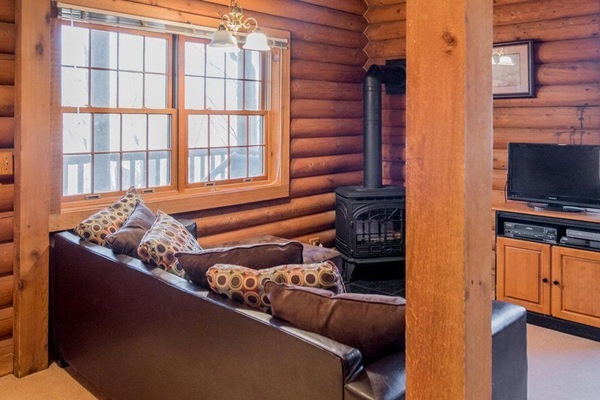 The Serenity Suite | Living room | Fireplace