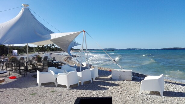 Beach nearby, sun loungers - Villa - Apartment II (4 + 2); Salt water pool, air conditioning, wi fi (Vodnjan)