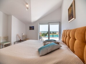 2 bedrooms, in-room safe, iron/ironing board, free WiFi