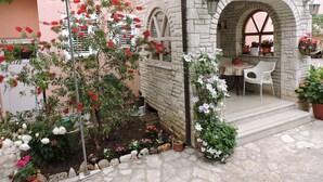 Terrace/patio - Villa - Apartment II (4 + 2); Salt water pool, air conditioning, wi fi (Vodnjan)