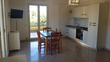 Apartamento, 1 quarto, no piso térreo | Wi-Fi de cortesia, roupa de cama