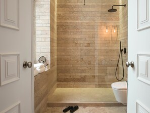 Design Apartment, 2 Bedrooms (1.1) | Bathroom | Shower, free toiletries, hair dryer, towels - Madalena Orquídea Living (Lisbon)
