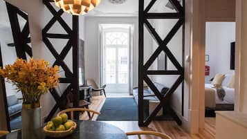 Design-lejlighed - 2 soveværelser - byudsigt (2.2) | Opholdsområde | 43-tommers fladskærms-tv med digitale kanaler, tv, iPod-dockingstation