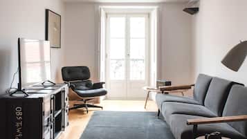 Lejlighed - 2 soveværelser - udsigt til flod (5.2) | Stue | 43-tommers fladskærms-tv med digitale kanaler, tv, iPod-dockingstation