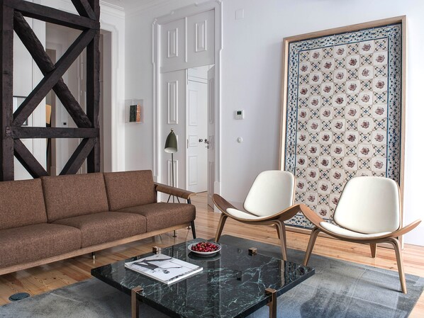 Design-Apartment, 2 Schlafzimmer (1.1) | Wohnzimmer | 43-Zoll-Flachbildfernseher mit Digitalempfang, Fernseher