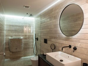 Design-Apartment, 2 Schlafzimmer, Flussblick (5.1) | Badezimmer | Dusche, kostenlose Toilettenartikel, Haartrockner, Handtücher