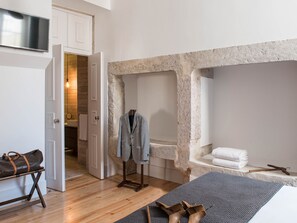 Apartment, 2 Schlafzimmer, Stadtblick (3.2) | Badezimmer | Dusche, kostenlose Toilettenartikel, Haartrockner, Handtücher