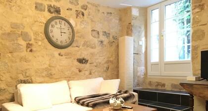 PRETTY HOUSE IN THE CITY CENTER OF EYMET