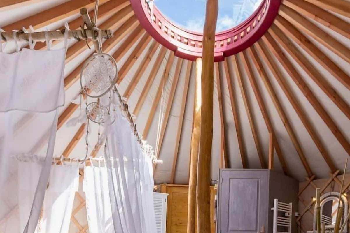 Tenda (La yourte nature) | 1 kamar tidur dan didekorasi berbeda-beda