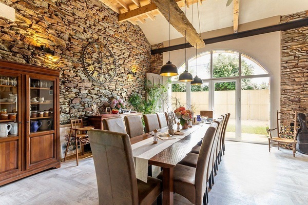 Free daily full breakfast