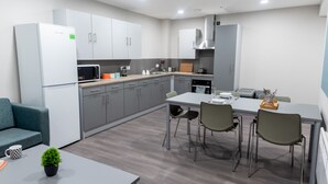 Double Room | Shared kitchen - Little Patrick Street - Campus Accommodation (Belfast)