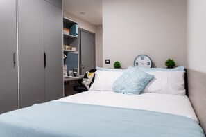 Kahden hengen huone | Työpöytä, ilmainen Wi-Fi, vuodevaatteet