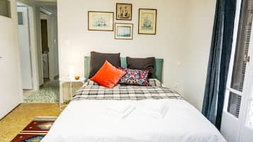 2 habitaciones, escritorio, tabla de planchar con plancha y wifi gratis