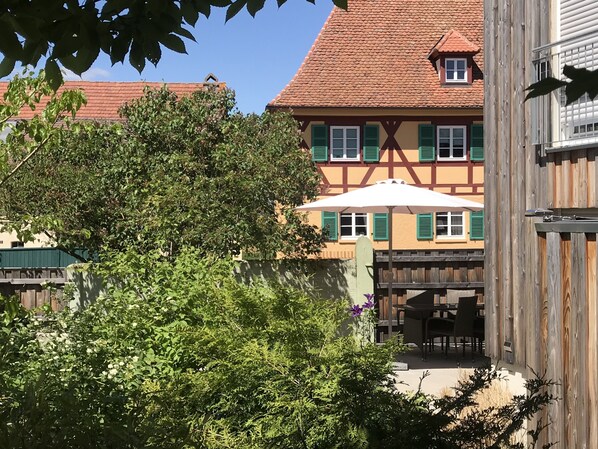 Property grounds - Nice and modern apartment with three bedrooms, two bathrooms and sauna (Burgbernheim)