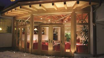 Façade de lâhĂ©bergement - soirĂ©e/nuit