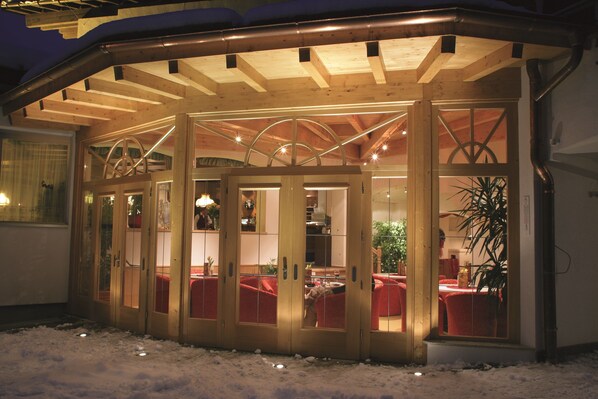 Front of property - evening/night - Hotel Metzgerwirt (Kirchberg in Tirol)