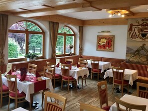 Free daily buffet breakfast  - Hotel Metzgerwirt (Kirchberg in Tirol)