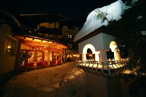 Front of property - evening/night - Hotel Metzgerwirt (Kirchberg in Tirol)