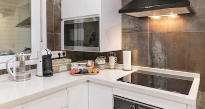 Central apartment in a quiet area, free parking, wifi, 10minute from cathedral