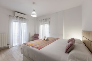 3 bedrooms, iron/ironing board, free WiFi, bed sheets - Central apartment in a quiet area, free parking, wifi, 10minute from cathedral (Granada)