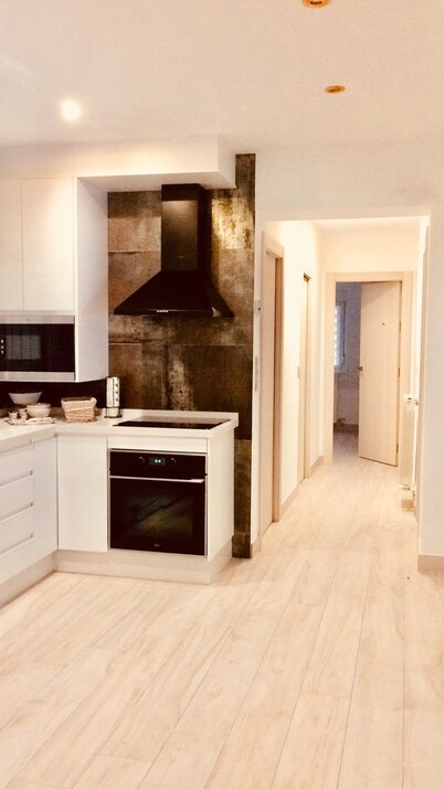 Central apartment in a quiet area, free parking, wifi, 10minute from cathedral