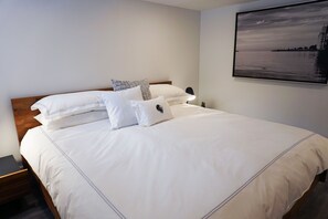 2 Schlafzimmer, Zimmersafe, Schreibtisch, Bügeleisen/Bügelbrett