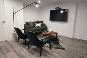 Smart-TV, Kamin, Netflix, Streaming-Dienste