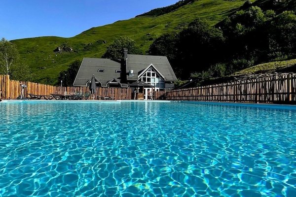 Hồ bơi ngoài trời phục vụ theo mùa