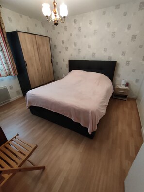 2 bedrooms, soundproofing, iron/ironing board, free WiFi