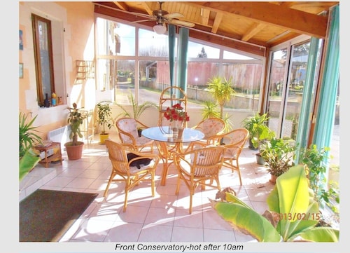 Inviting 6-Bed Farmhouse