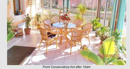 Inviting 6-Bed Farmhouse