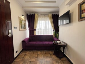 Down duvets, minibar, in-room safe, desk - OBAN Hotel (Lahore)