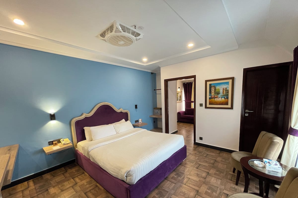 Junior Room | Down comforters, minibar, in-room safe, desk