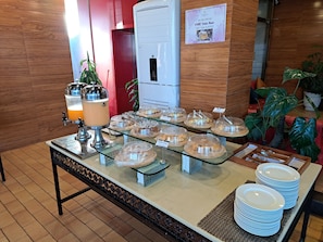 Café da manhã com buffet todos os dias mediante uma taxa