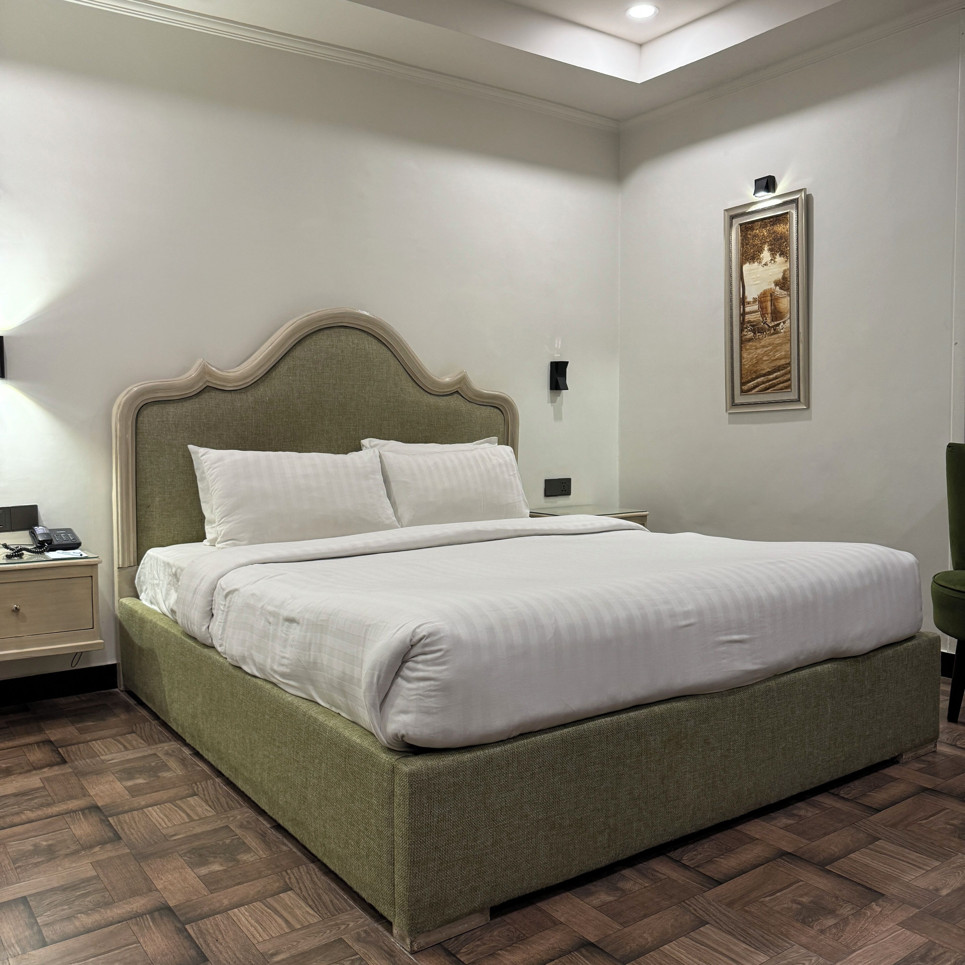 Deluxe Room | Down duvets, minibar, in-room safe, desk