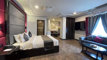 1 chambre, minibar, coffres-forts dans les chambres, bureau