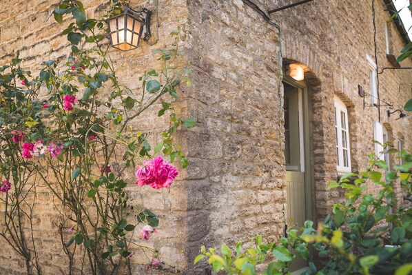 Exterior detail - Stunning 2 Bed Cottage in Fordwells (Fordwells)