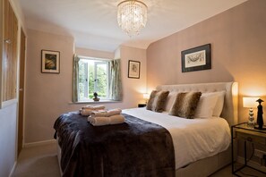 2 bedrooms, iron/ironing board, WiFi, bed sheets - Stunning 2 Bed Cottage in Fordwells (Fordwells)