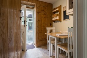 Dining - Stunning 2 Bed Cottage in Fordwells (Fordwells)