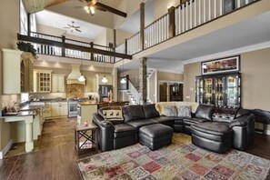 Smart TV, chimenea y reproductor de DVD 