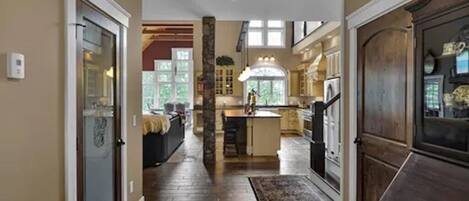 5 bedrooms, desk, iron/ironing board, free WiFi