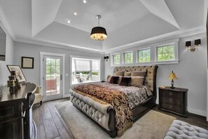 5 Schlafzimmer, Schreibtisch, Bügeleisen/Bügelbrett, kostenloses WLAN