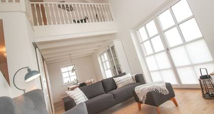 High-quality holiday home with sauna for up to 6 people on two levels