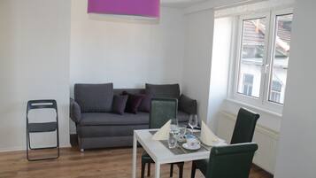 80-cm-Flachbildfernseher mit Kabelempfang, Fernseher