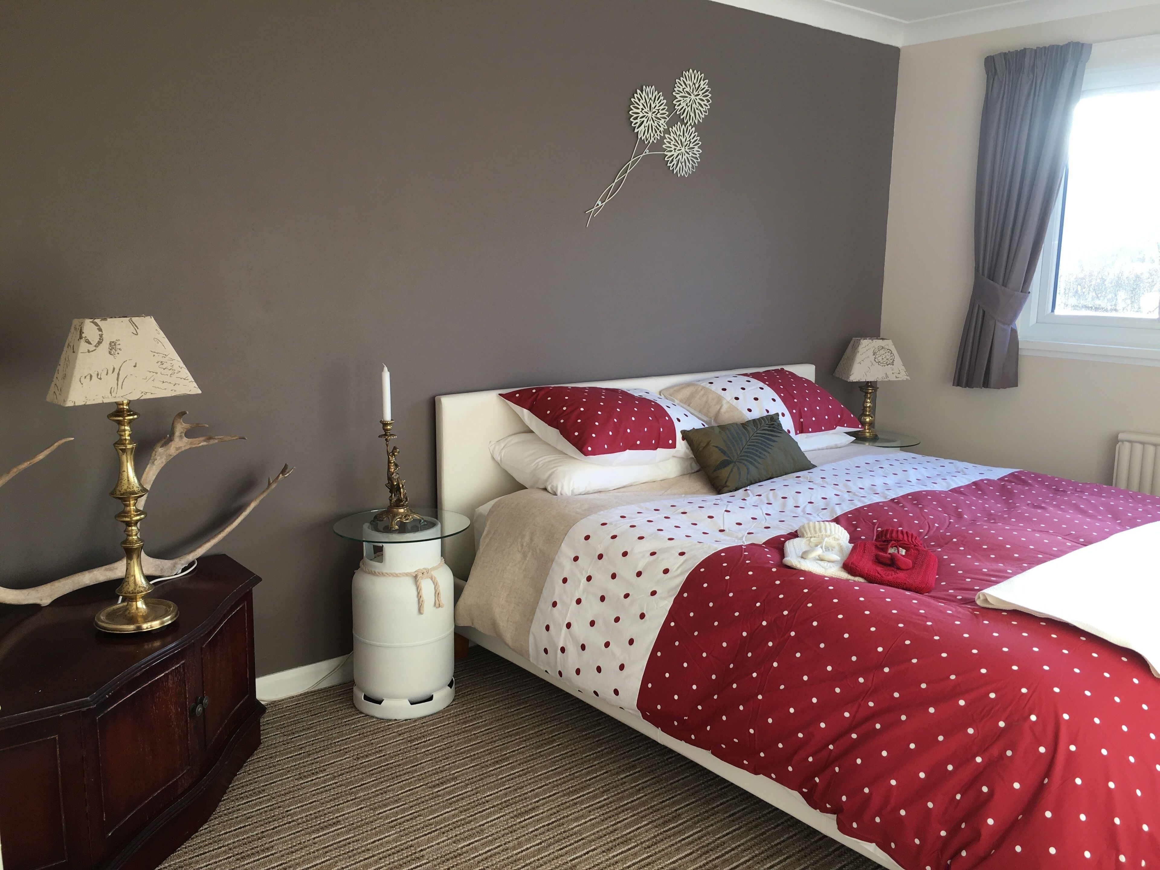 3 slaapkamers, een strijkplank/strijkijzer, reisbedje, wifi