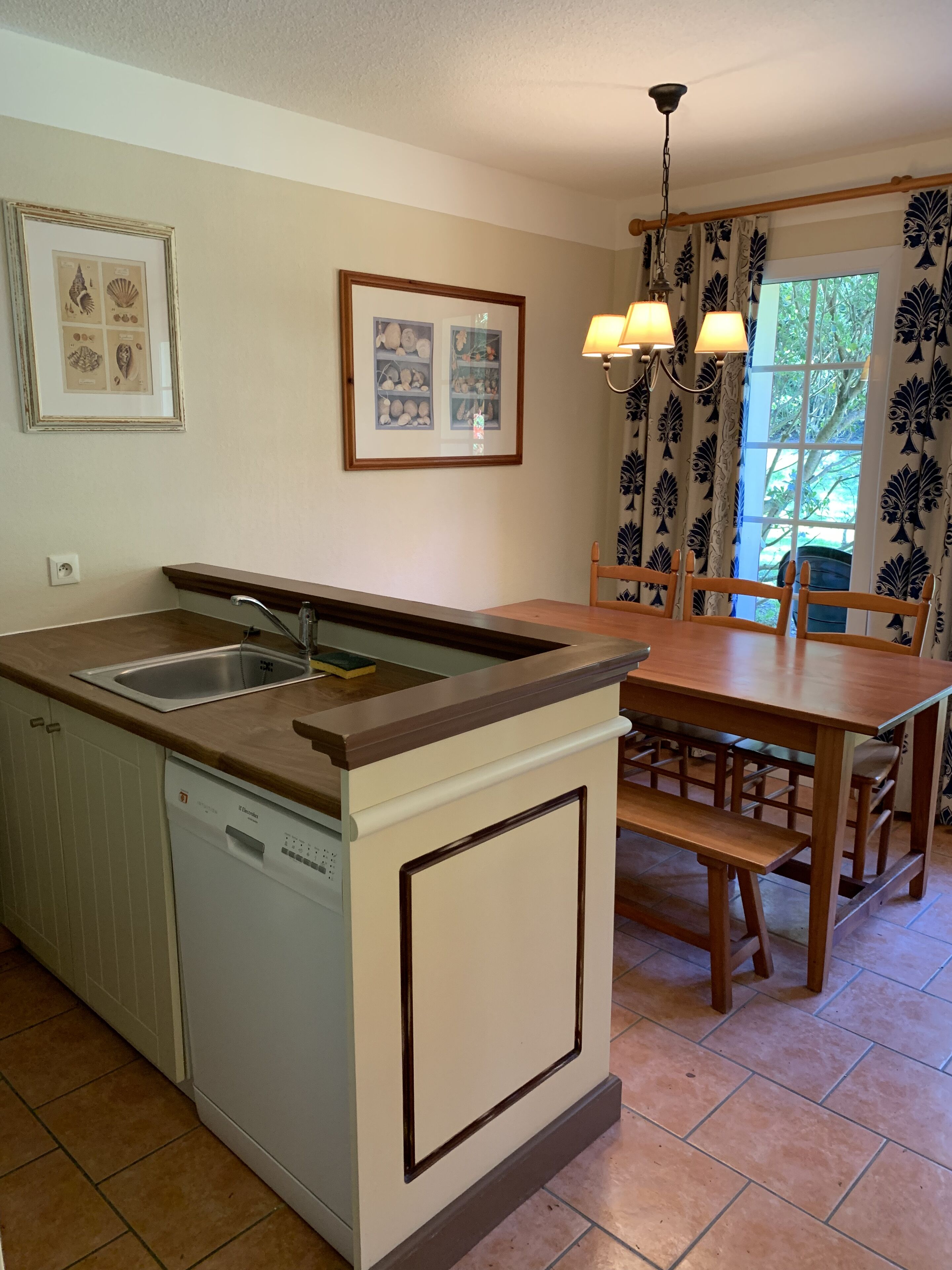 雪櫃、微波爐、焗爐、爐具