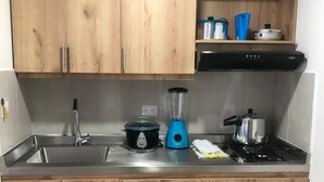 トラディショナル ルーム | 専用キッチン | 食器洗い機、炊飯器、ミキサー、コーヒーミル